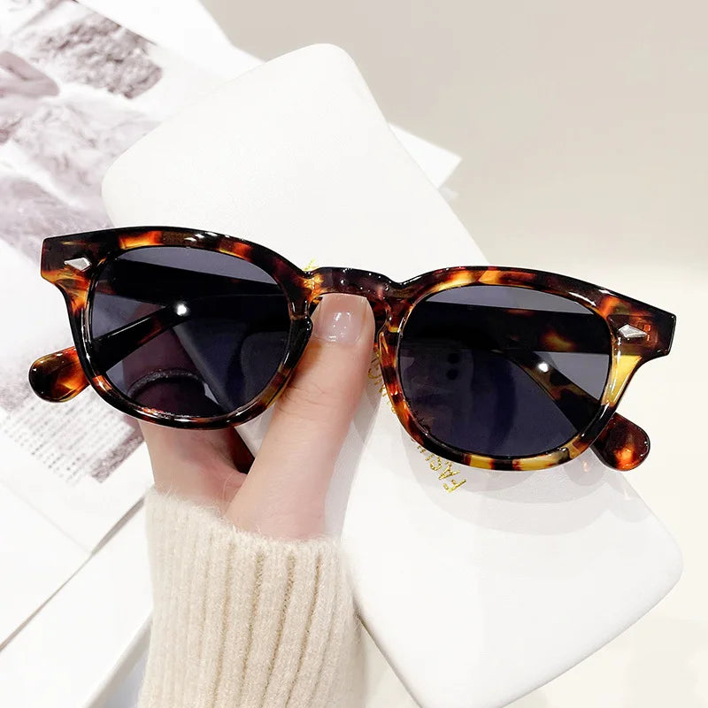 Unisex Vintage Shell Round Sunglasses